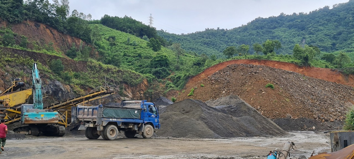 Đến thời điểm này nguồn cung vật liệu đất san lấp cho các công trình trên địa bàn TP. Đà Nẵng vẫn đang trong tình trạng khan hiếm. Mong rằng các cơ quan chức năng sớm đưa ra giải pháp kịp thời nhằm tháo gỡ những khó khăn về vật liệu san lấp của các đơn vị đang thi công các công trình trên địa bàn.