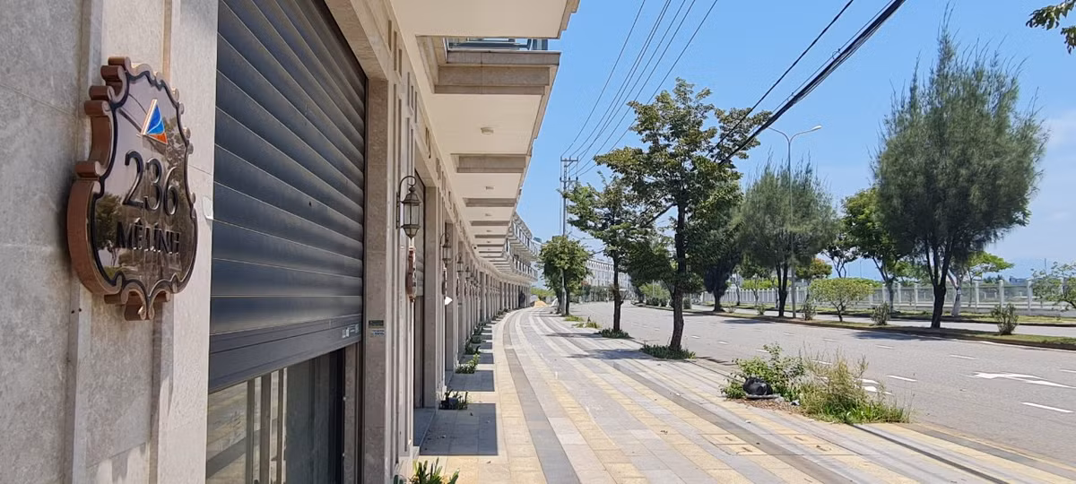 Dự án shophouse Lakeside Palace trên tuyến đường huyết mạch Mê Linh kết nối với khu du lịch Ba Na Hills tạo nên một đại lộ thương mại sầm uất bậc nhất khu vực Tây Bắc vẫn là một viễn cảnh xa vời.