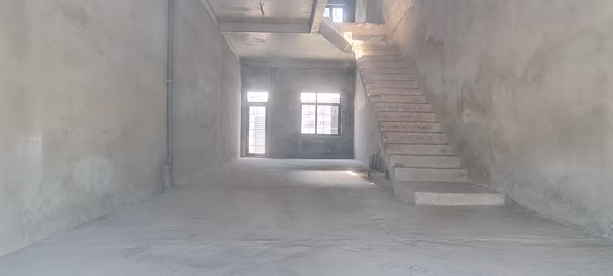 Giới bất động sản từng ca ngợi, shophouse Lakeside Palace là một trong những mô hình nhà phố đầu tiên trên thị trường triển khai hệ thống quản lý ánh sáng chuẩn quốc tế vào từng căn nhà với chỉ số nhiệt độ màu 3000k và CRI trên 90 – những chỉ số gần như hoàn hảo khi nhắc đến giải pháp ánh sáng thông minh.