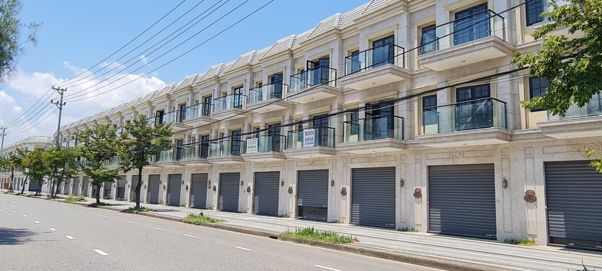 La liet bang cho thue, ban nha giang kin mat tien shophouse hang sang