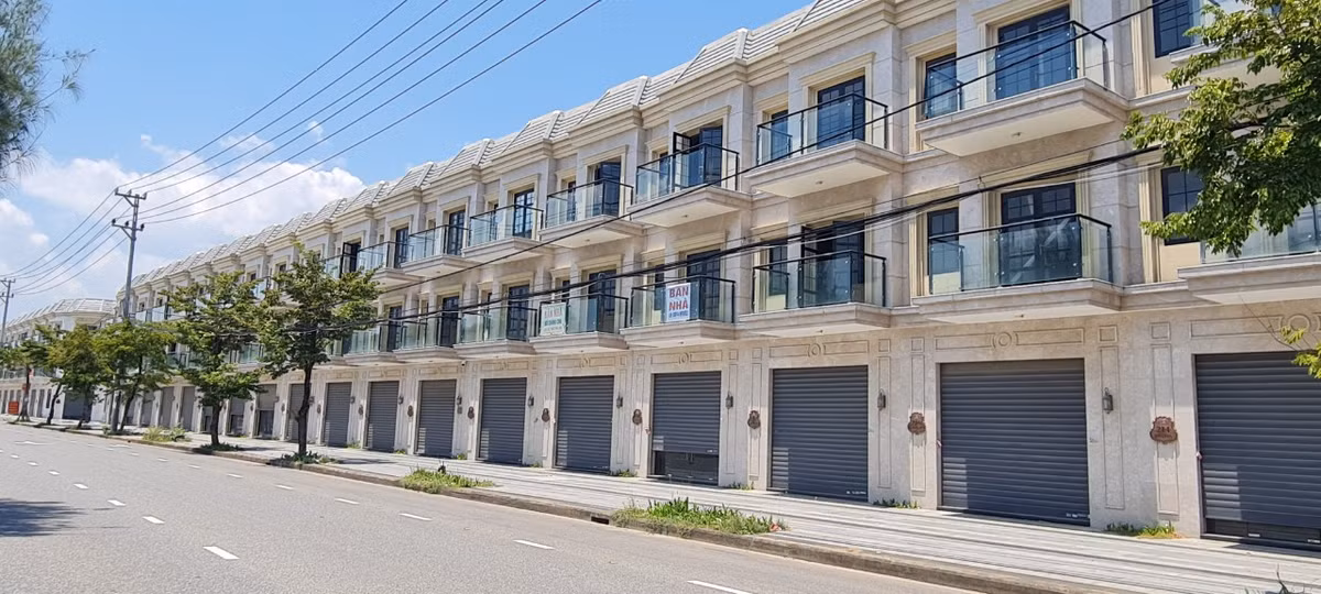 La liet bang cho thue, ban nha giang kin mat tien shophouse hang sang