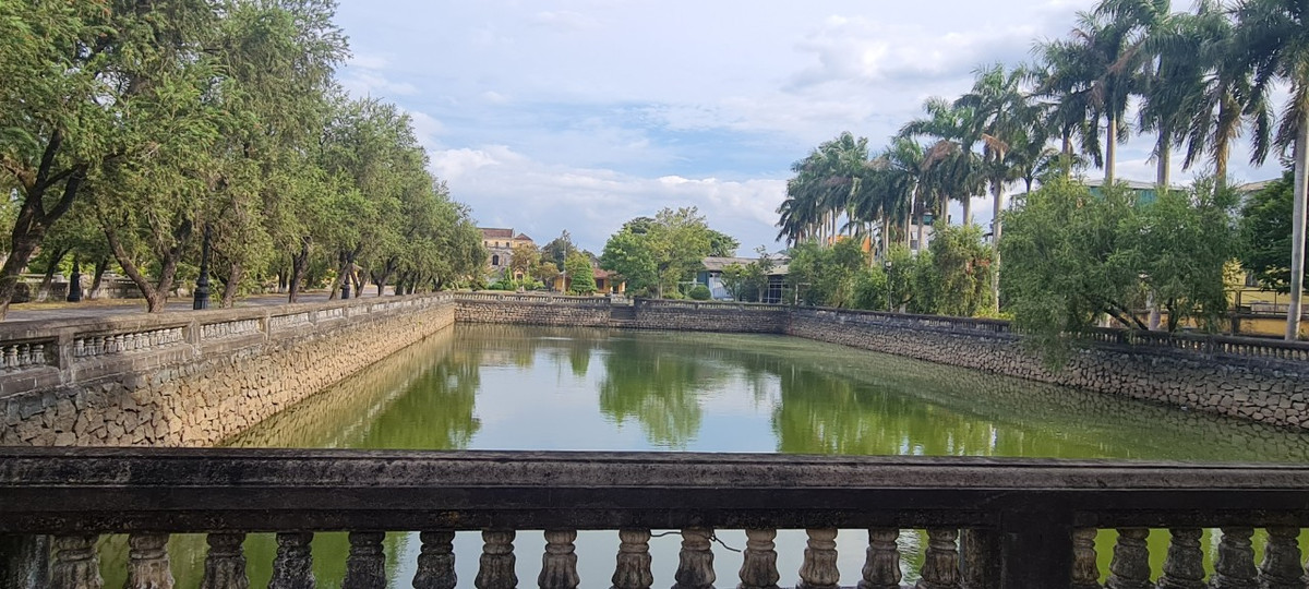 Dưới triều Hoàng đế Khải Định (1916-1925) và Bảo Đại (1926-1945), Cung An Định là nơi tổ chức các lễ tiếp tân, lễ khánh hỷ của hoàng gia với sự tham dự của đình thần và các quan chức thuộc Chính phủ Bảo hộ Pháp.