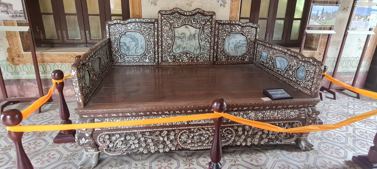 Sau Cách mạng tháng Tám 1945, gia đình cựu hoàng Bảo Đại đã chuyển từ Hoàng cung qua sống tại cung An Định.