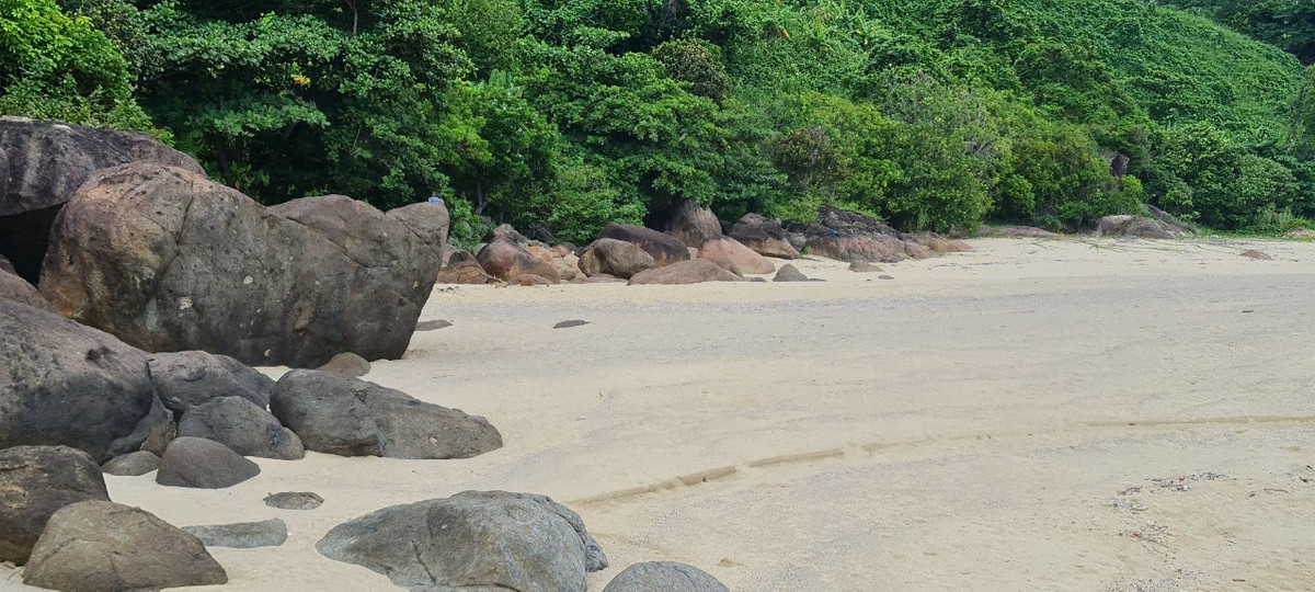 Ve dep hoang so, yen binh o ngoi lang nho duoi chan deo Hai Van-Hinh-5