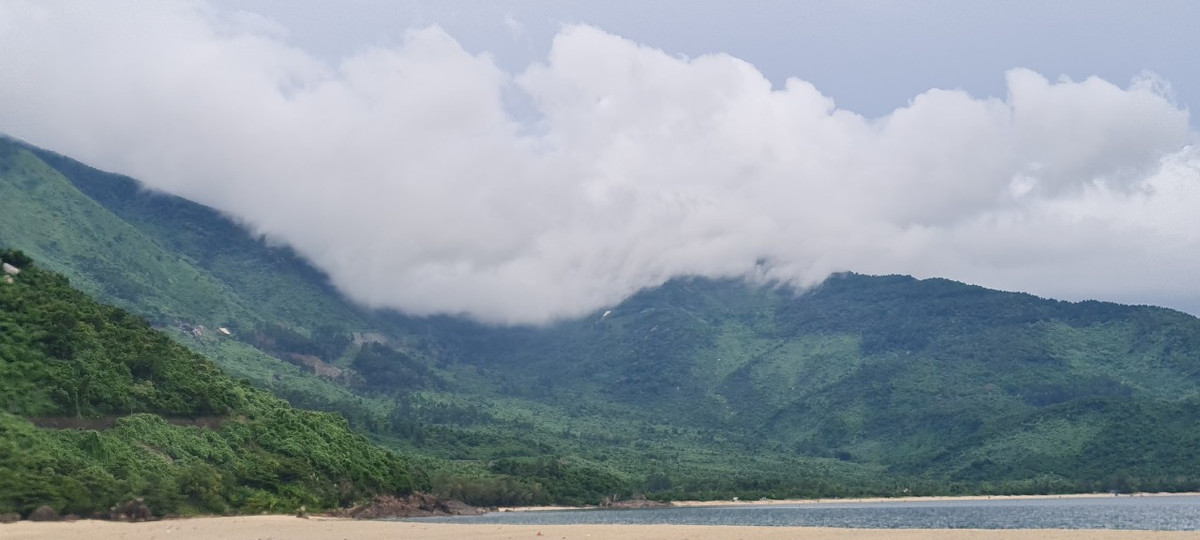 Ve dep hoang so, yen binh o ngoi lang nho duoi chan deo Hai Van-Hinh-4