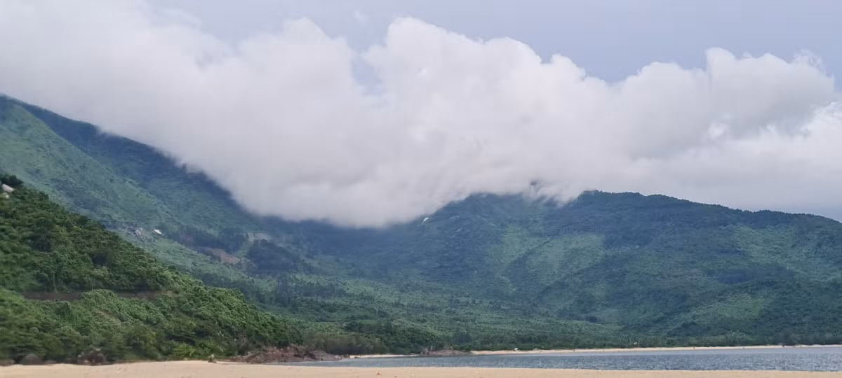 Ve dep hoang so, yen binh o ngoi lang nho duoi chan deo Hai Van-Hinh-4