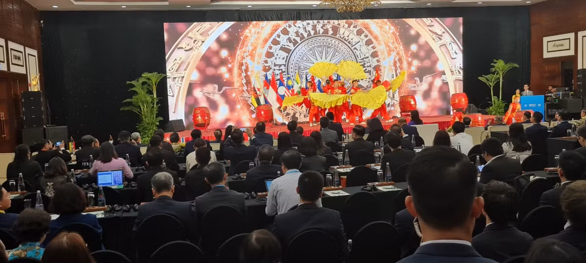 Hội nghị Bộ trưởng AMRI lần thứ 16 là diễn đàn để các Bộ trưởng phụ trách về thông tin của các nước ASEAN thảo luận đưa ra định hướng và chỉ đạo thúc đẩy hợp tác giữa các nước ASEAN trong các lĩnh vực: Báo chí; Phát thanh và Truyền hình; Internet (Mạng xã hội, Websites, truyền thông trên nền tảng internet) và Nâng cao nhận thức về ASEAN.