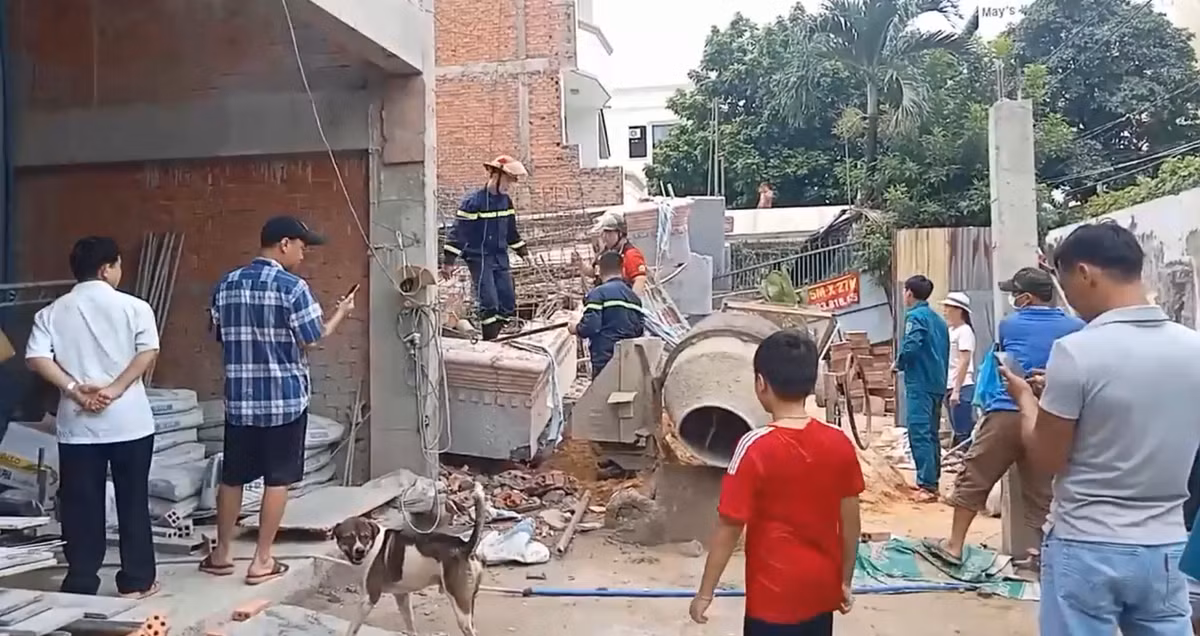 TPHCM: Nha 4 tang sap sau tieng dong lon, 7 nguoi duoc giai cuu-Hinh-3