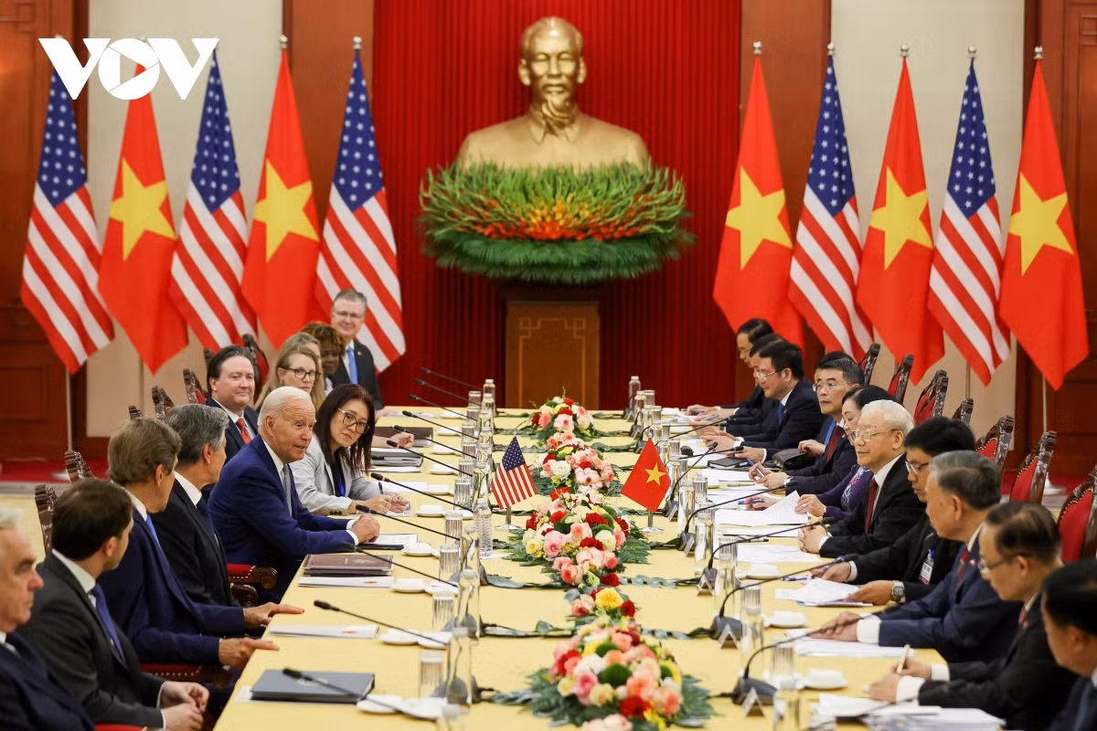 Ngay sau Lễ đón tại Phủ Chủ tịch, Tổng Bí thư Nguyễn Phú Trọng dẫn đầu Đoàn đại biểu cấp cao Việt Nam và Tổng thống Hoa Kỳ Joe Biden dẫn đầu Đoàn đại biểu cấp cao Hoa Kỳ tiến hành Hội đàm, tại Trụ sở Trung ương Đảng. Ảnh: VOV