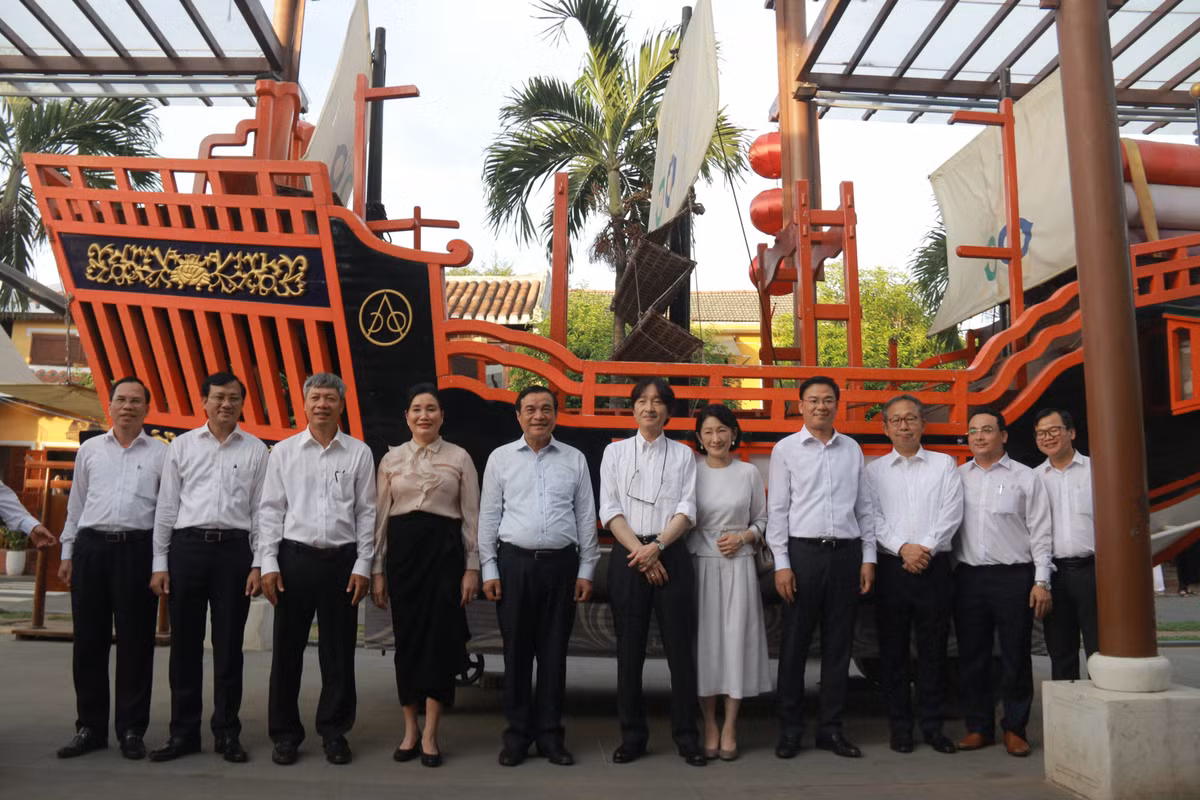 Hoàng thái tử Akishino và Công nương Kiko và lãnh đạo tỉnh Quảng Nam đã đến thăm Châu Ấn Thuyền do chính quyền tỉnh Nagasaki trao tặng cho thành phố Hội An vào năm 2017 để minh chứng cho lịch sử giao thương giữa thương nhân Nhật Bản tại thương cảng Hội An trong thế kỷ 16 - 17. Châu Ấn Thuyền còn gắn với chuyện tình nàng Công nữ Ngọc Hoa của nước Nam và chàng thương nhân Araki Sotaro đến từ xứ sở anh đào.