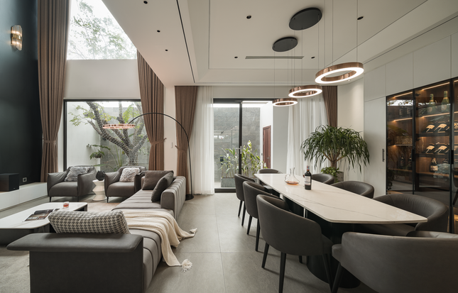 Cuối nhà là khu vườn nhỏ, mang đến không khí trong lành, tươi mát.