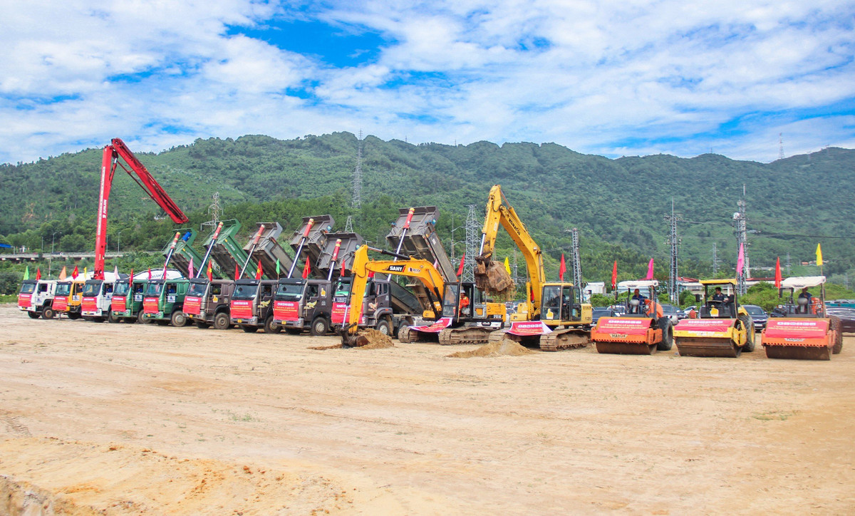 Đà Nẵng: Khởi công tuyến đường nghìn tỷ nối cảng Liên Chiểu - Hình 2 Da Nang: Khoi cong tuyen duong nghin ty noi cang Lien Chieu-Hinh-2