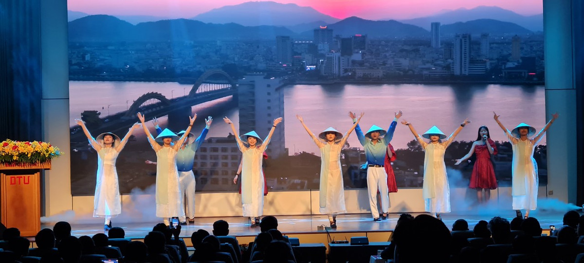 Hôm nay 29/9, diễn ra sự kiện chính với phiên khai mạc, 03 hội thảo khoa học trực tuyến và trực tiếp về các hoạt động khởi nghiệp đổi mới sáng tạo và trao giải Cuộc thi khởi nghiệp.