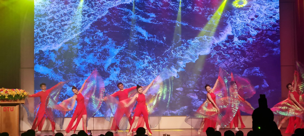 Da Nang: Soi dong Ngay hoi khoi nghiep doi moi sang tao SURF 2023-Hinh-6