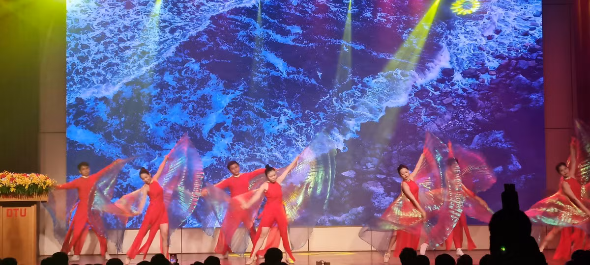 Da Nang: Soi dong Ngay hoi khoi nghiep doi moi sang tao SURF 2023-Hinh-6