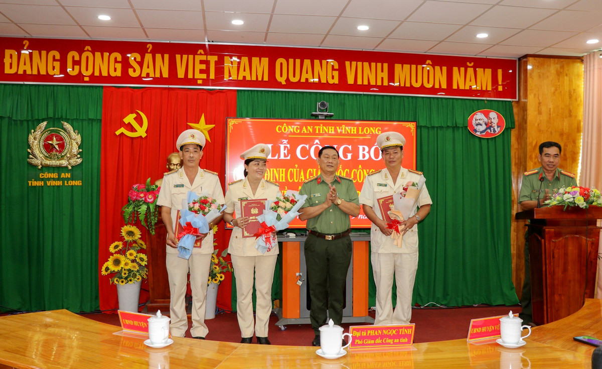 Dieu dong, bo nhiem nhan su Cong an cac tinh, thanh pho-Hinh-6