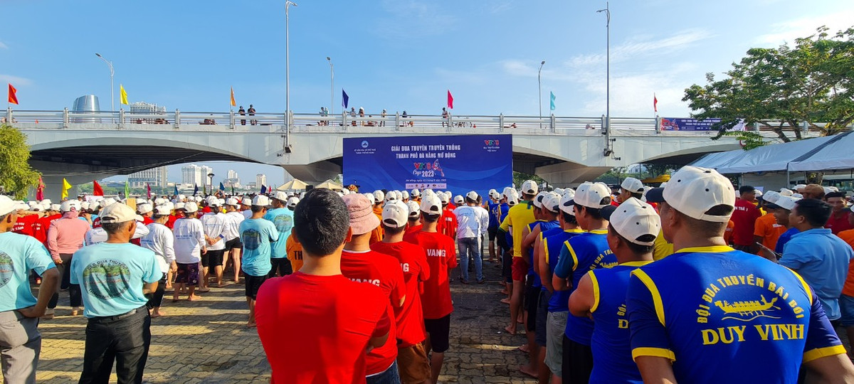 Lễ khai mạc giải diễn ra sáng nay (2/9) tại phía nam bờ đông cầu sông Hàn.