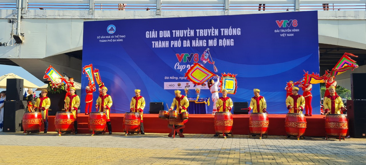 Giải đua thuyền truyền thống thành phố Đà Nẵng mở rộng tranh cup VTV8 năm 2023 nằm trong chuỗi các hoạt động văn hóa, thể thao sôi nổi chào mừng kỷ niệm 78 năm ngày Cách mạng tháng Tám và Quốc khánh 2-9.