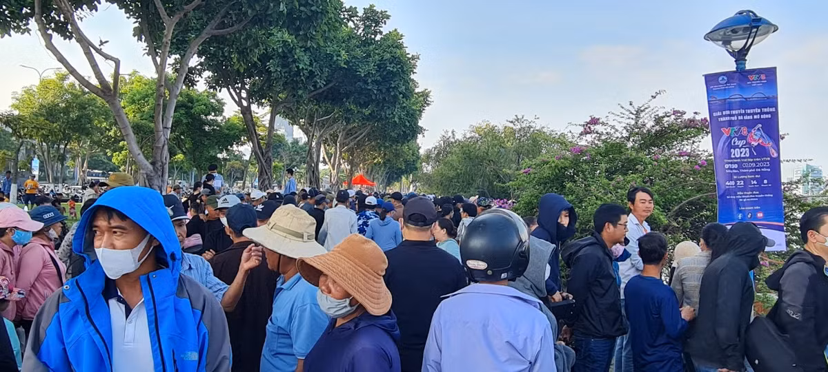 Giải đua thuyền Đà Nẵng trở lại sau nhiều năm tạm dừng đã thu hút sự quan tâm của đông đảo người dân và du khách.