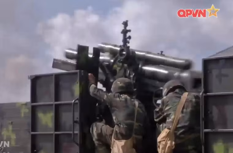 Pháo tự hành 105mm phiên bản mới khai hỏa. Nguồn ảnh: QPVN