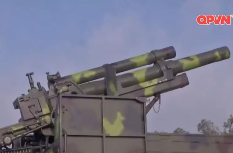 Vũ khí chính vẫn là khẩu lựu pháo 105mm kiểu M1 do Mỹ sản xuất, được ta thu giữ và sử dụng lại sau năm 1975. Nguồn ảnh: QPVN