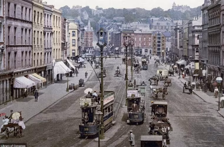 Cảnh nhộn nhịp trên Phố Patrick, Hạt Cork.