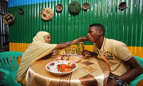 “Điều quan trọng trong cuộc sống là người bạn sẽ lấy làm chồng chứ không phải là ngôi nhà bạn ở. Tôi rất yêu chồng mình”, Omar chia sẻ.