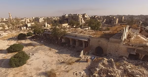 Được biết, nhiều tòa nhà cổ trong Old City đã bị phá hủy trong những cuộc giao tranh giữa lực lượng chính phủ Damascus và Quân đội Syria Tự do (FSA) hồi tháng 9/2012.