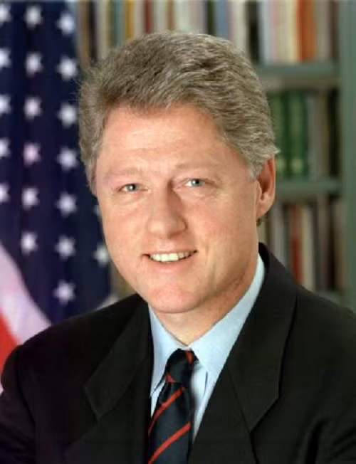 Tỷ lệ ủng hộ trung bình dành cho cựu Tổng thống Mỹ Bill Clinton là 54,8%.