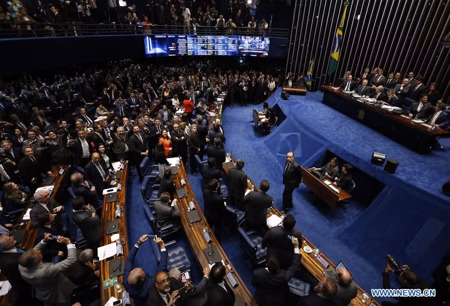Hình ảnh trong phiên bỏ phiếu bãi nhiệm Tổng thống Rousseff.