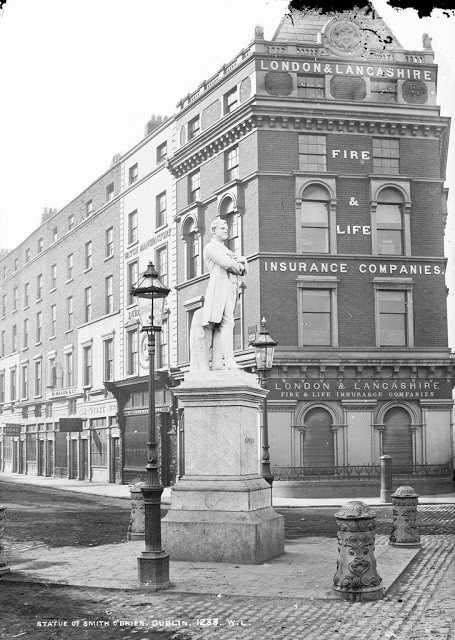 Tượng Smith O’Brien ở Dublin trong bức ảnh chụp hồi năm 1871.
