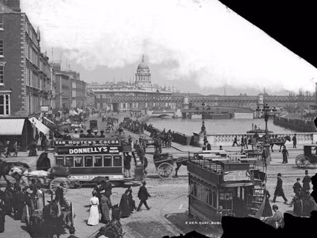Cảnh tượng tấp nập gần cầu O’Connell vào những năm 1890.