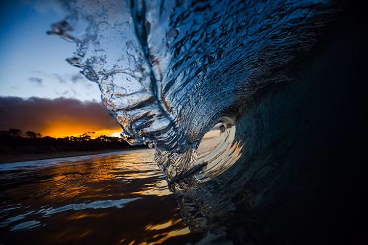 Thời điểm chụp thường là lúc bình minh, khi mặt nước và ánh sáng giao hòa để tạo nên những khung cảnh đẹp. (ảnh: mattburgessphoto.com/Bored Panda).