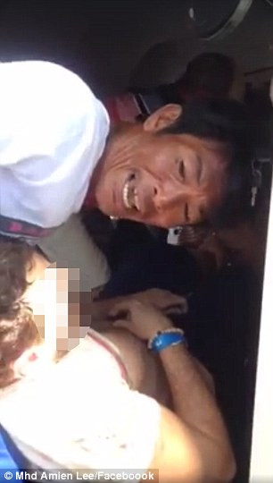 Các nạn nhân bị thương mau chóng được chuyển tới bệnh viện ở Denpasar.