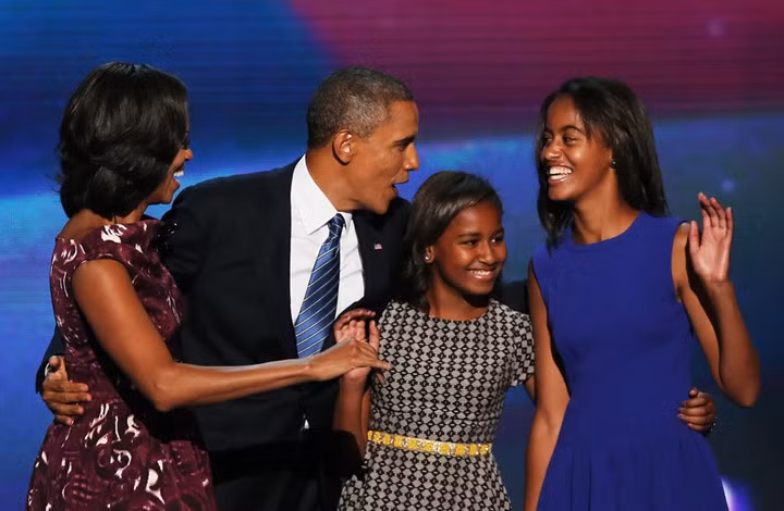 Năm 2012: Nụ cười nở trên môi gia đình Obama khi ông chính thức trở thành ứng cử viên Tổng thống nhiệm kỳ thứ 2 trong ngày cuối cùng của Đại hội toàn quốc của Đảng Dân chủ tại Charlotte, Bắc California vào tháng 9 năm 2012.