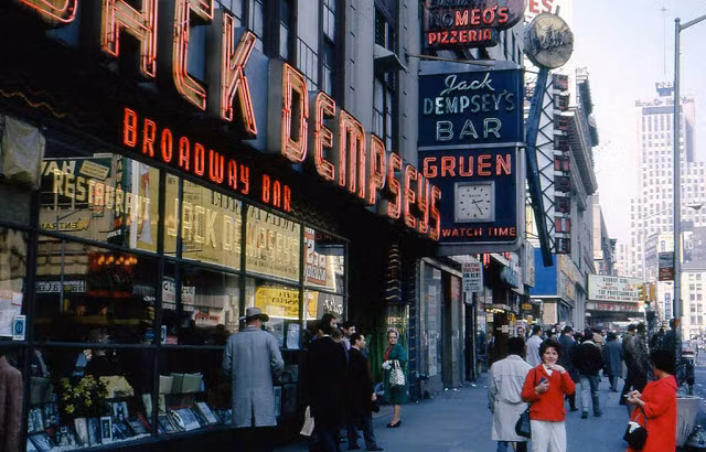 Một quán bar Broadway năm 1966.