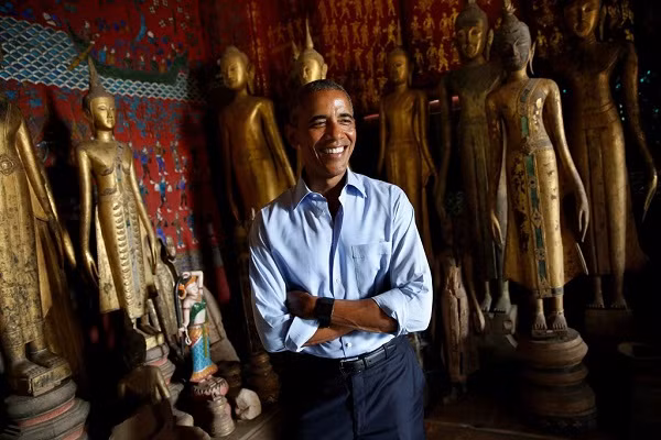 Tổng thống Mỹ là người thích tìm hiểu về các giá trị văn hóa truyền thống. Trong chuyến thăm Việt Nam hồi tháng 5, ông cũng đến thăm chùa Phước Hải (chùa Ngọc Hoàng) ở TP HCM.