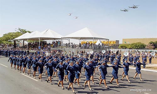 Một đoàn diễu hành qua đường phố thủ đô Brasilia trong Ngày Độc Lập hôm 7/9.