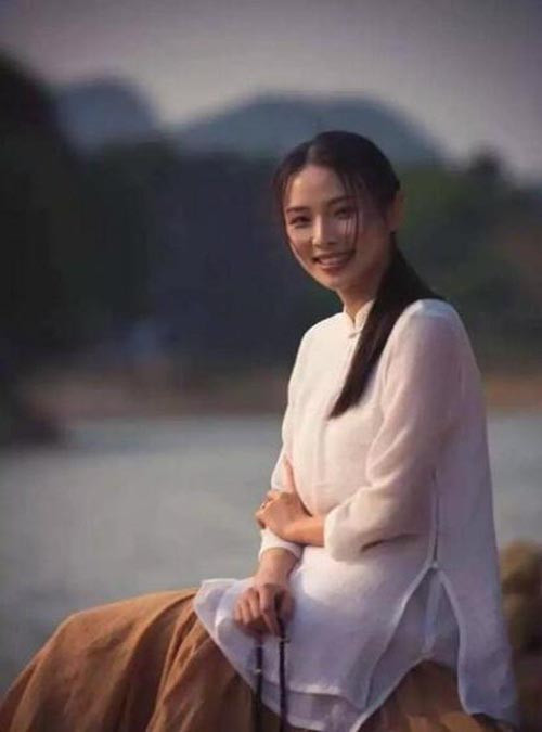 Shu Xin xinh xắn, hiền dịu trong một bức ảnh đời thường.