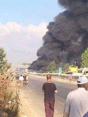 Khói đen bốc lên từ khu vực xảy ra vụ đánh bom ở Tartus.