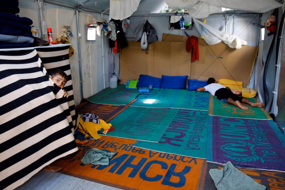 Bên trong túp lều dành cho người tị nạn ở đảo Chios.