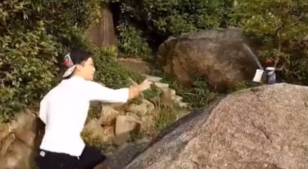 Kinh ngac bac thay Kung fu phi la bai “xe toac” lon bia-Hinh-5