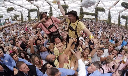 Lễ hội bia Oktoberfest ở thành phố Munich của Đức luôn mang đến bầu không khí cực kỳ sôi động.
