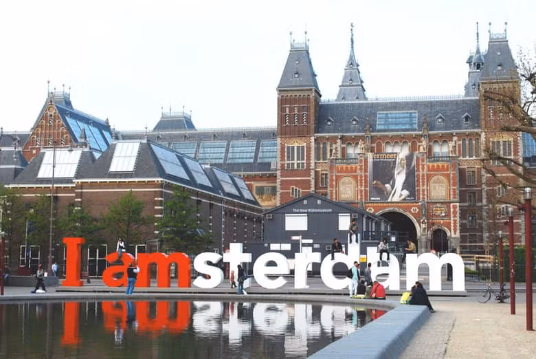 Thủ đô Amsterdam của Hà Lan giàu lịch sử cùng nhiều thắng cảnh đẹp chắc chắn có nhiều điều thú vị cho du khách khám phá.
