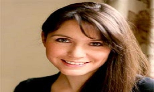 Sở hữu đôi mắt nâu to tròn và nụ cười ấm áp, nữ luật sư xinh đẹp Laura Bell đứng ở vị trí thứ 6 trong danh sách.