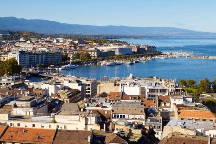 Thụy Sĩ đứng ở vị trí thứ 7 trong danh sách quốc gia thanh bình nhất thế giới. Đây là "đất nước hạnh phúc nhất thế giới" năm 2015.