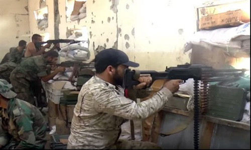 “Các lực lượng vũ trang Syria và chiến binh Hezbollah đã tấn công vào tuyến phòng thủ đầu tiên của phiến quân Jeish al-Fatah tại trường Đại học Taslih”, nguồn tin cho hay.