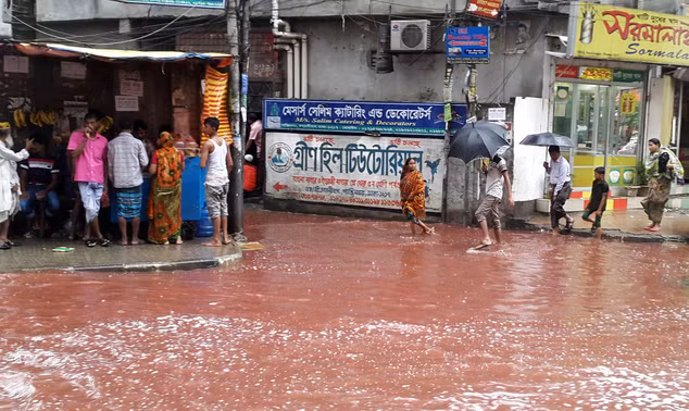 Can canh “dong song mau” tren duong pho thu do Dhaka-Hinh-3