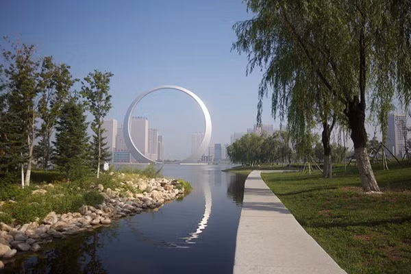 Được biết, từ khi nền kinh tế của Trung Quốc suy thoái, nhiều dự án xây dựng ở Shenfu đã bị đình trệ.