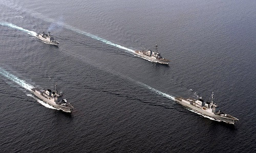 Truc thang Han Quoc roi khi tap tran, 3 nguoi mat tich